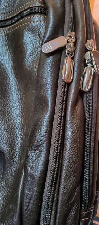 Mochila de cuero marrón