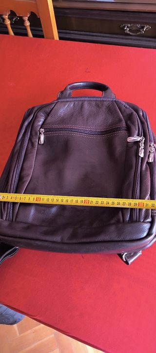Mochila de cuero marrón