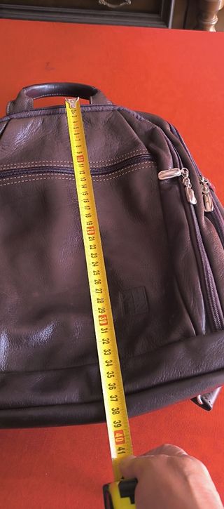 Mochila de cuero marrón