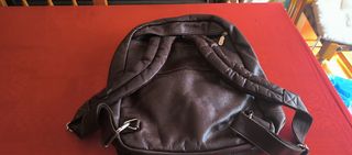 Mochila de cuero marrón