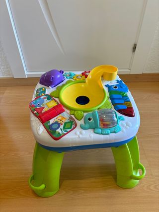 Mesa de actividades para bebé