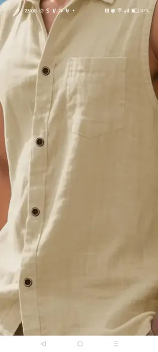 Camicia uomo senza maniche beige.