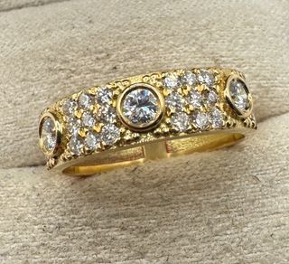 Anillo de oro de 18 kt con diamantes 