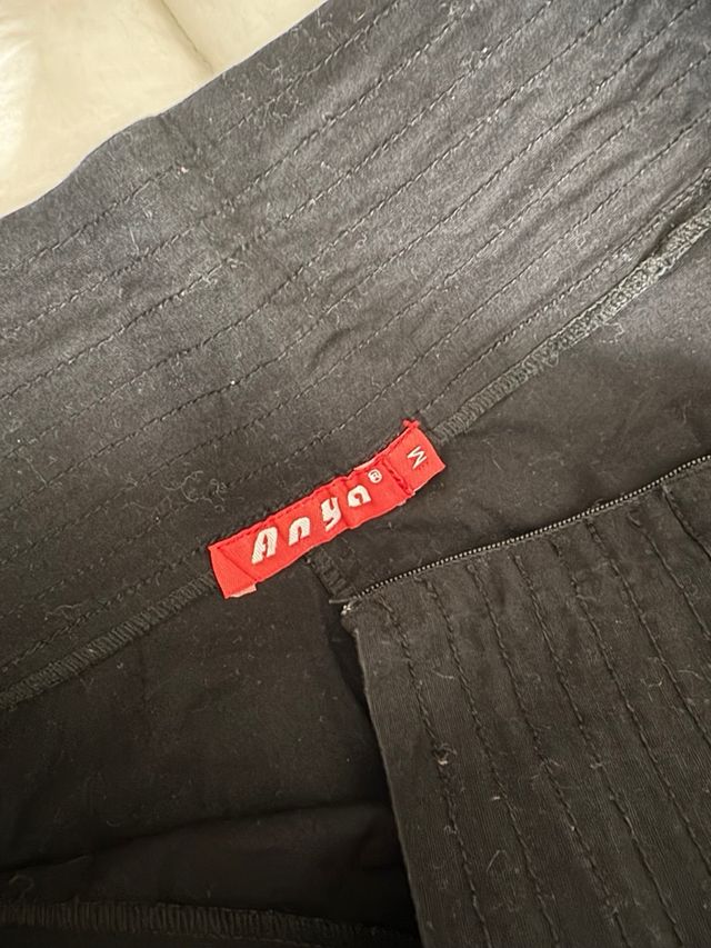 Calções pretos justos cintura 34cm altura 33 cm