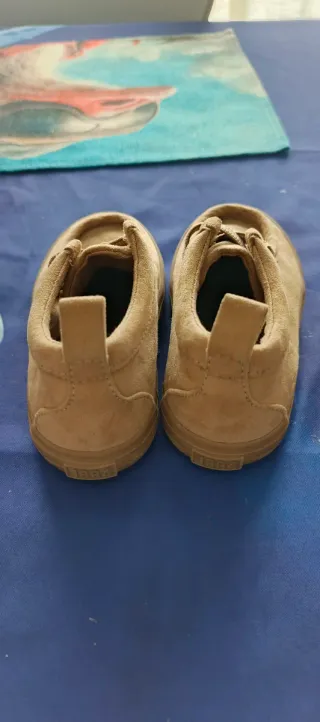 Zapatos Old Navy para niño beige