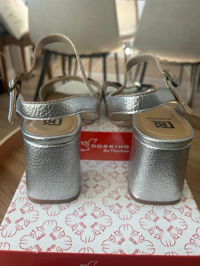 Sandalias Dorking D9253 plata, talla 40, nuevas
