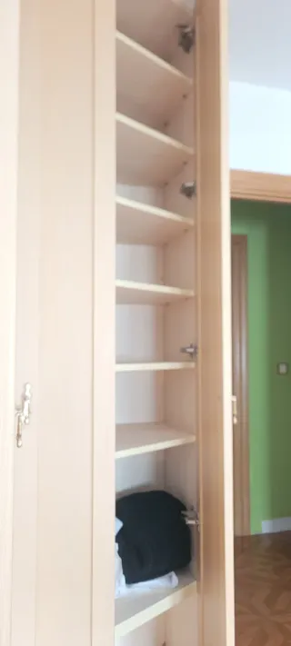 Armario esquinero de madera