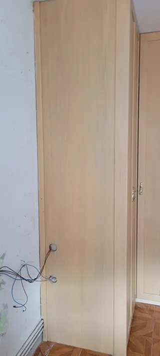 Armario esquinero de madera