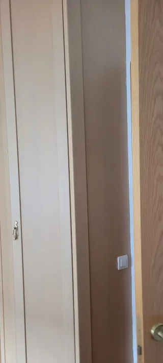 Armario esquinero de madera