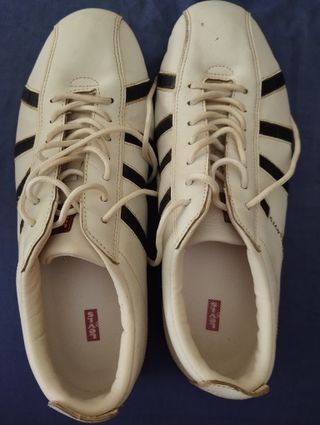 Zapatillas Levi's Blancas y Negras