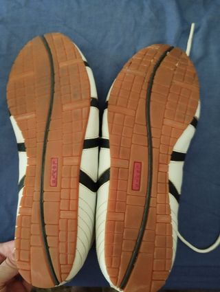 Zapatillas Levi's Blancas y Negras