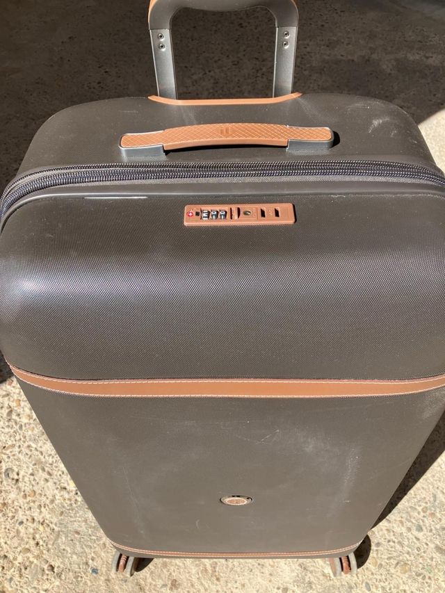 Maleta Itlugage  grande gris y marrón.
80x45x35