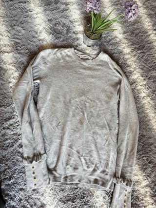 Jersey Zara gris punto detalles perla en los puños