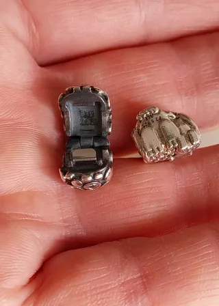 Lote 2 charms Pandora plata.