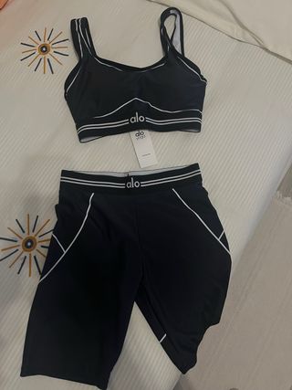 Conjunto deportivo Alo Yoga negro talla S