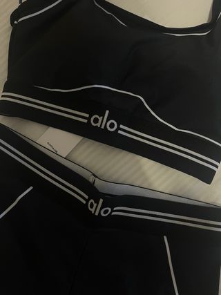 Conjunto deportivo Alo Yoga negro talla S