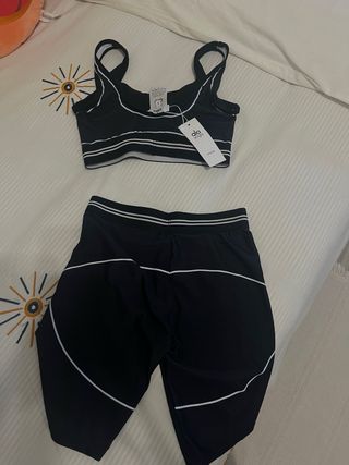 Conjunto deportivo Alo Yoga negro talla S