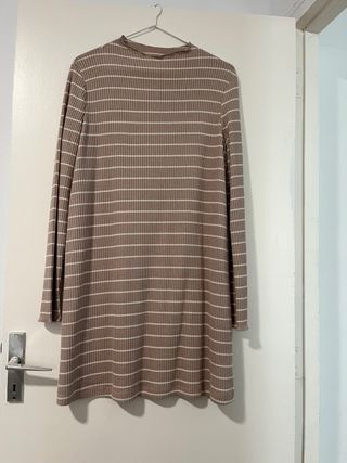 Vestido marrón con rayas blancas