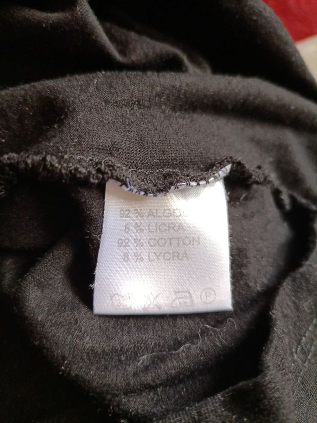 Camiseta GSN Negra con Diseño. Ajustada y elástica