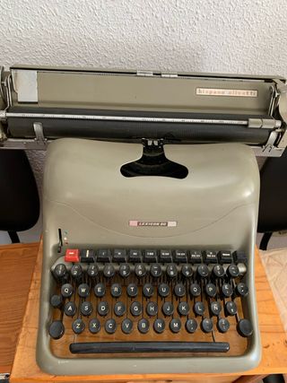 Máquina de escribir Hispano Olivetti Lexicon 80