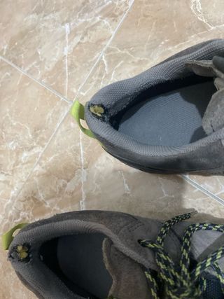 Botas de montaña Quechua grises y negras