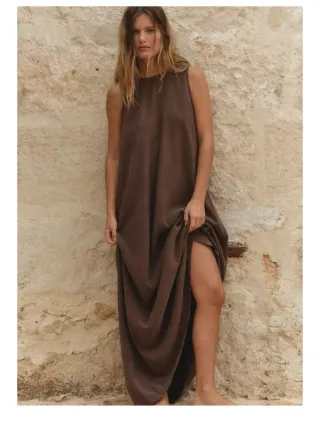 Vestido Zara fluido marrón chocolate. Con etiqueta