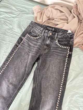 Pantalones Stradivarius negros con tachuelas 36