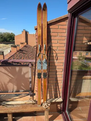 Esquís de Madera Puig Antiguos con Bastones