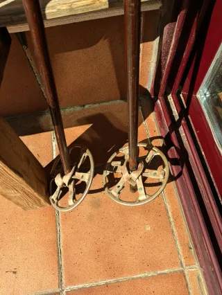 Esquís de Madera Puig Antiguos con Bastones