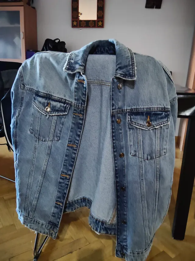 Cazadora vaquera oversize . Puesta una sola vez .