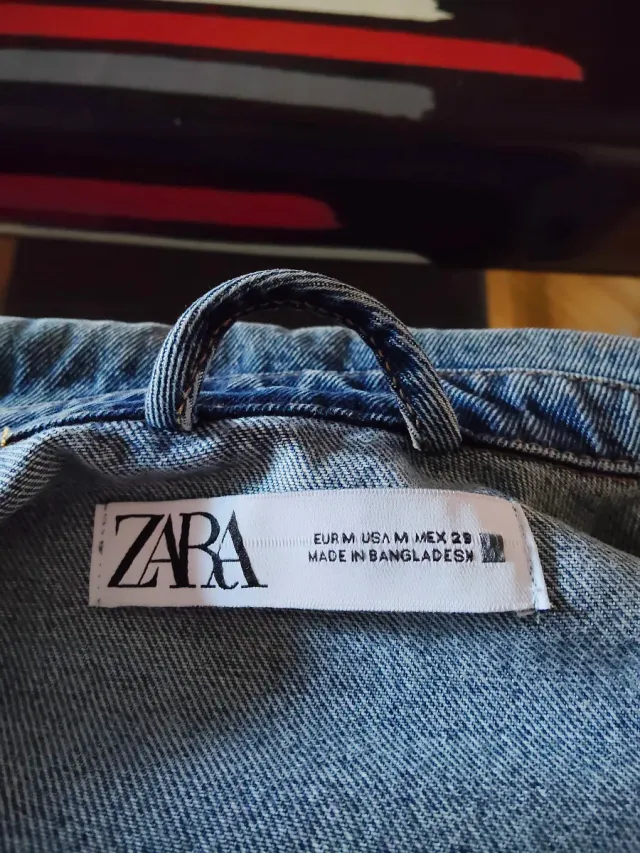 Cazadora vaquera oversize . Puesta una sola vez .