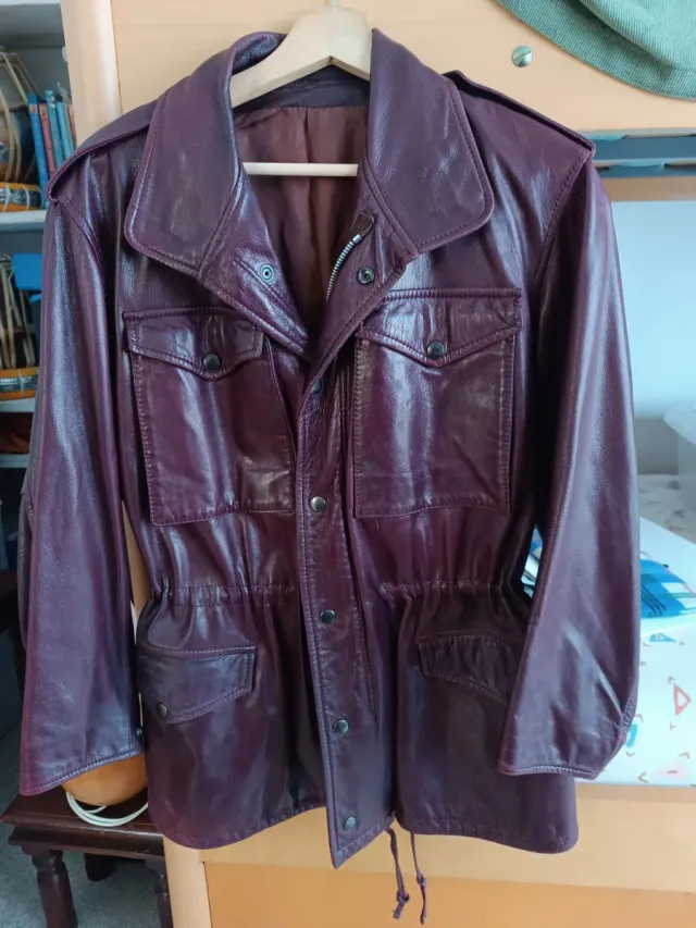 Chaqueta efecto piel morada