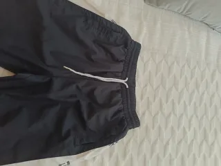 Pantalón chándal negro y blanco
Vale para una S/M