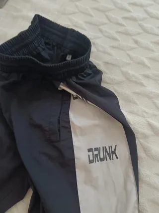 Pantalón chándal negro y blanco
Vale para una S/M