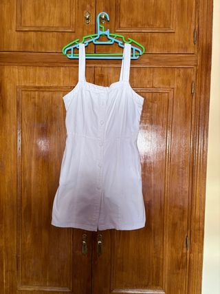 Vestido blanco corto con botones