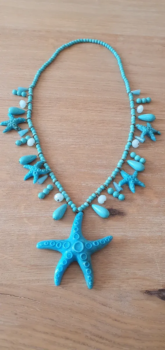 Collana con stelle marine turchesi