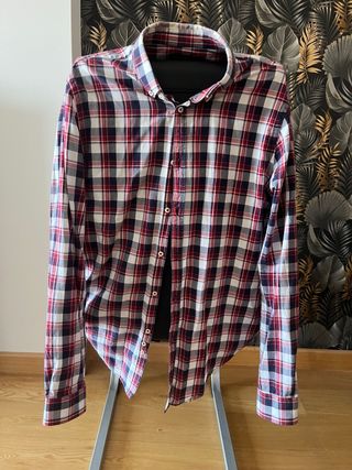Tres Camisas de cuadros Zara azul, roja y negra 