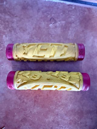 Puños YETI Amarillos Made in USA de la época