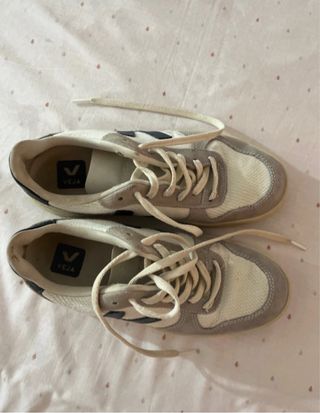 Zapatillas Veja Beige y Blanco