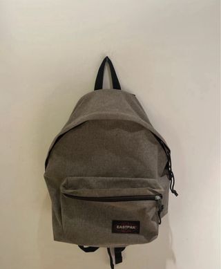 Mochila Eastpak Gris