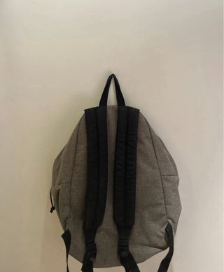 Mochila Eastpak Gris