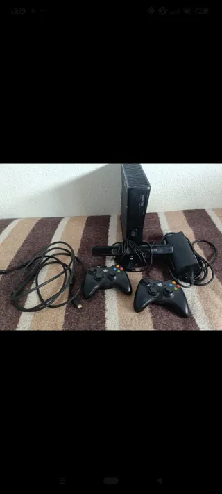 Xbox 360 Negra con Accesorios