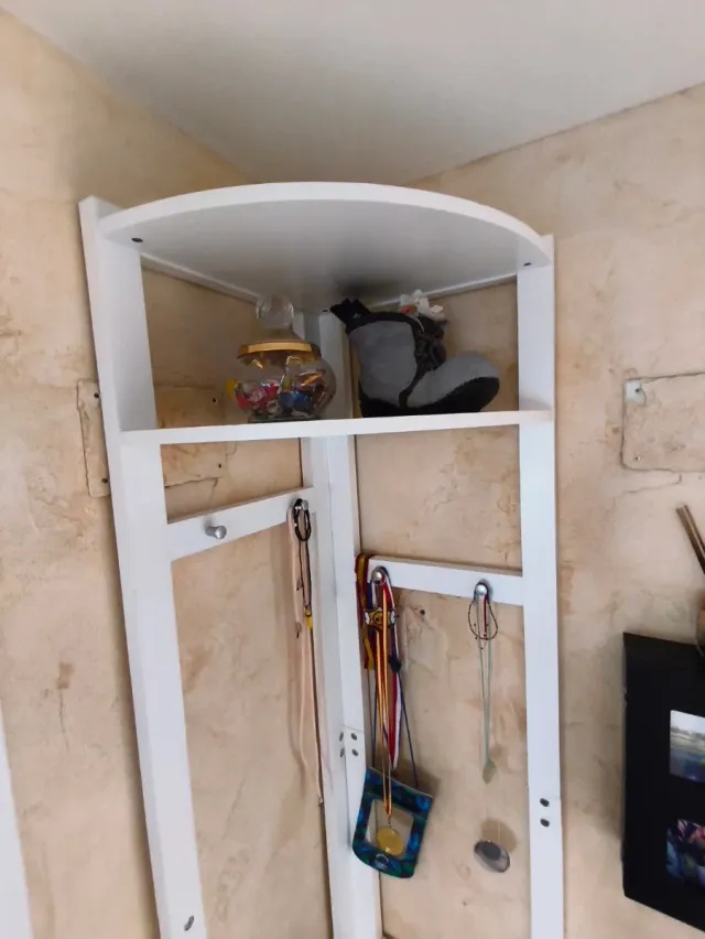 Mobile ad angolo bianco