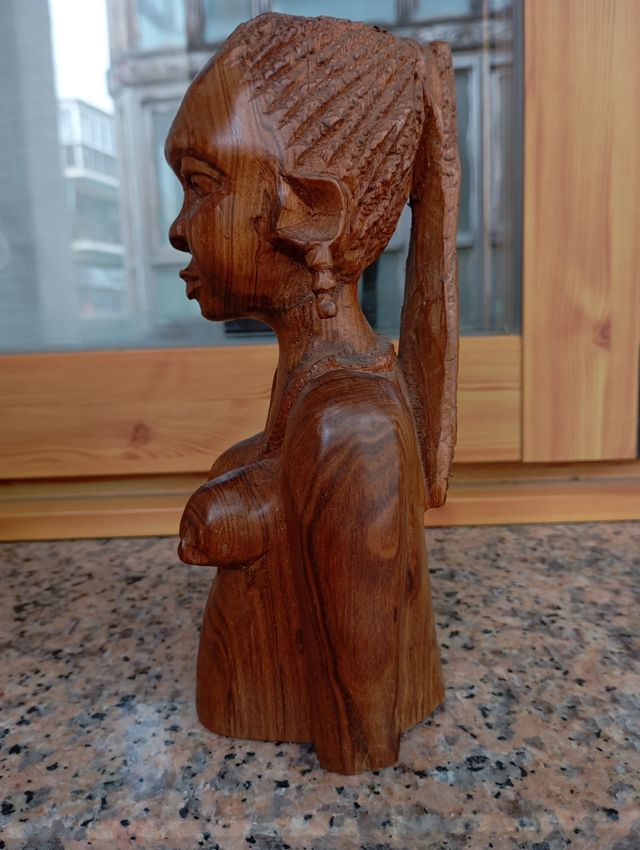 Figura africana de madera Nigeria