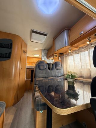 Autocaravana Alta gama/2 aires/garaje motos 