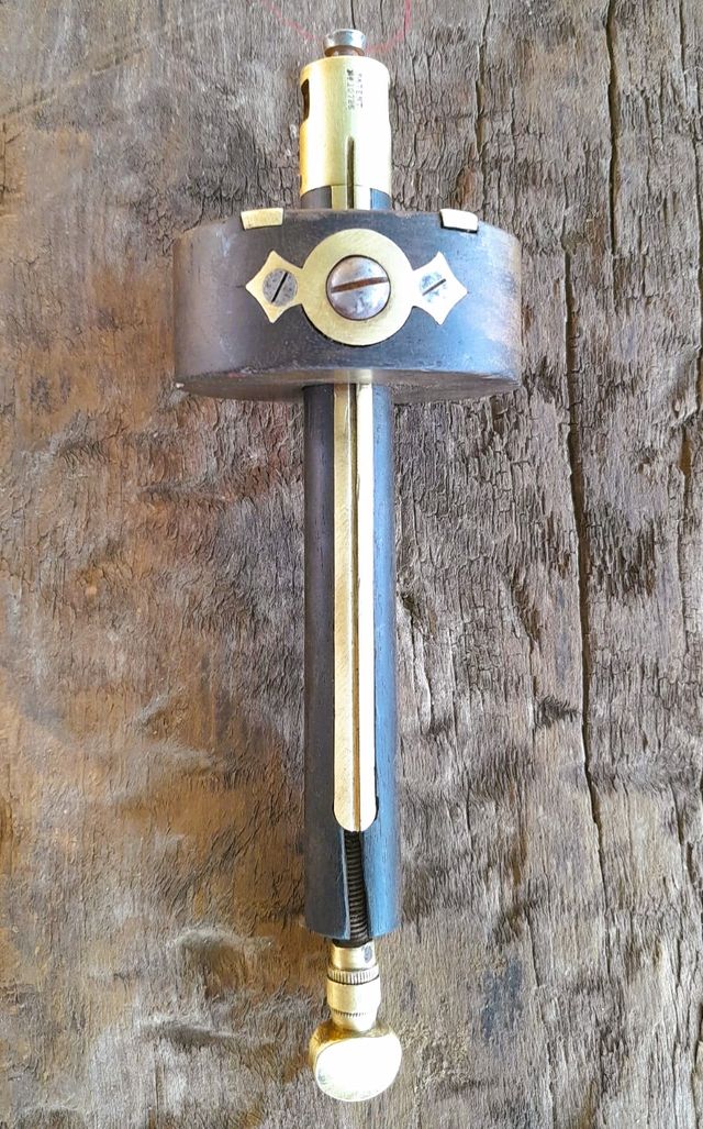 Gramil de carpintero antiguo 