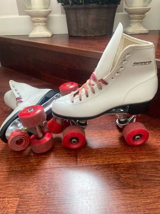 Patines blancos de 4 ruedas