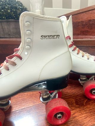 Patines blancos de 4 ruedas