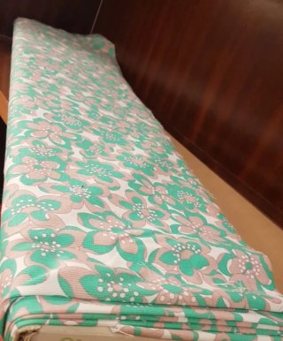 Tela Piqué Flores Verdes y Rosas