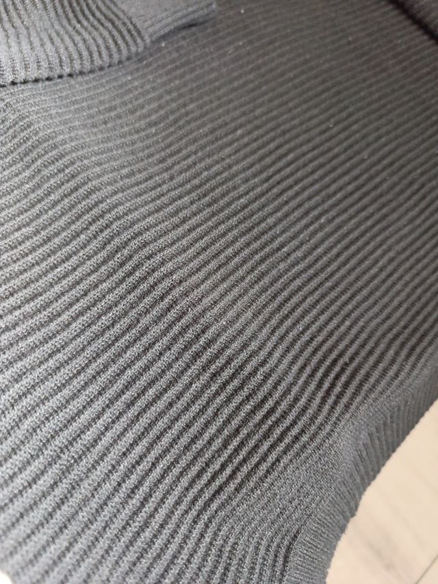 Conjunto de 2 blusas bege e preto